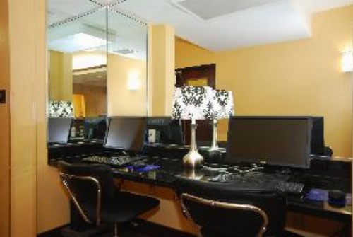 Paradise Inn & Suites image 8